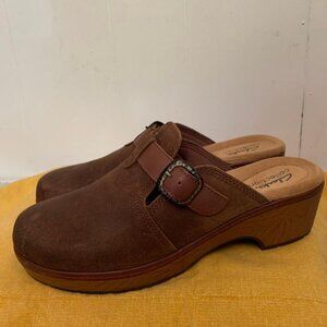 Paizlee Nora Clogs from Clarks Collection in brown suede size 10 women